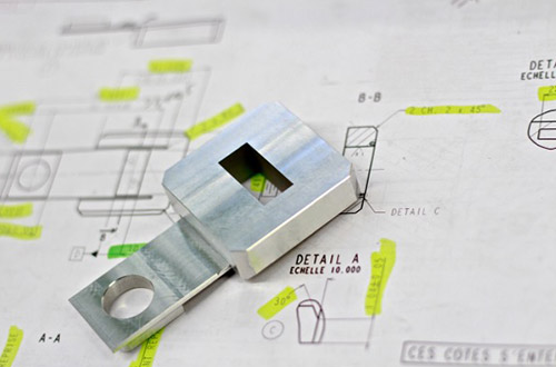 Fabricant de micro-pièce fraisée, Usinage de précision de pièce pour le spatial